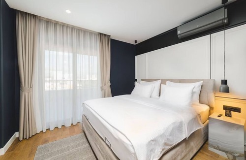 Podgorica Hotel | Stylish Urban Retreat – Free Parking & Central Location near iconic attractions!