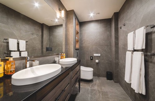 Podgorica Hotel | Stylish Urban Retreat – Free Parking & Central Location near iconic attractions!