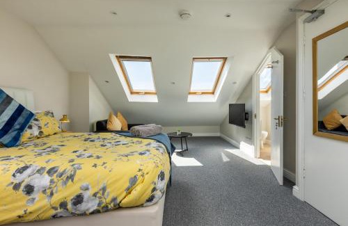 Staple Hill Apartment | Stylish Urban Retreat- Fast WiFi & Private Ensuite