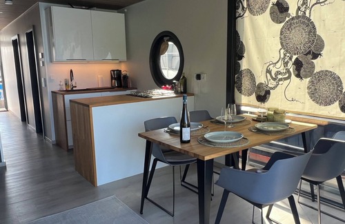 Brandt Boat Rental | Stylish vacation apartment/holiday home on a houseboat/yacht near Roermond (NL)