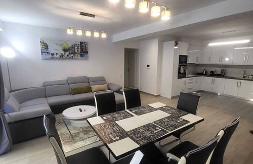 Kinosargous Apartment | Stylish Vacation Apartment.Metro FIX 180 mtr