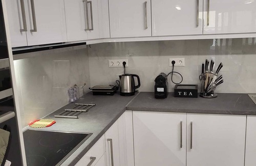 Kinosargous Apartment | Stylish Vacation Apartment.Metro FIX 180 mtr