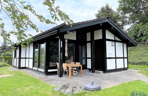 Feriendorf Hennesee House | Stylish vacation home with covered terrace.