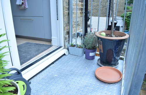 Southwark Apartment | Stylish & vast 2 bedroom apt in authentic London
