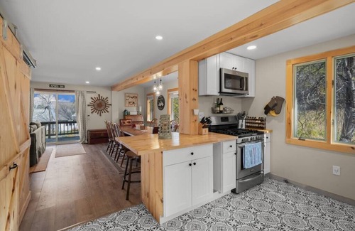 Wilmington House | Stylish Vermont Home w/Hot Tub!