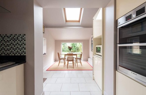 Cambridge House | Stylish Victorian 2 Bed Terraced House with Garden