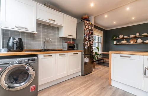 Earlsfield House | Stylish Victorian Home-1 Br 15 mins Central London