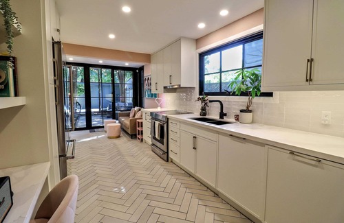 Cabbagetown South House | Stylish Victorian w Parking & Patio in Heart of TO!