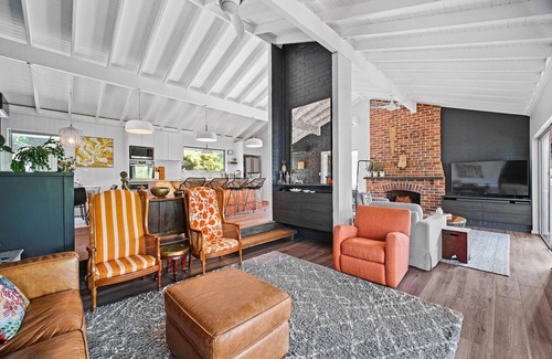 Smiths Lake House | Stylish Villa 38 has Stunning Lake & Ocean Views a Perfect Retreat !