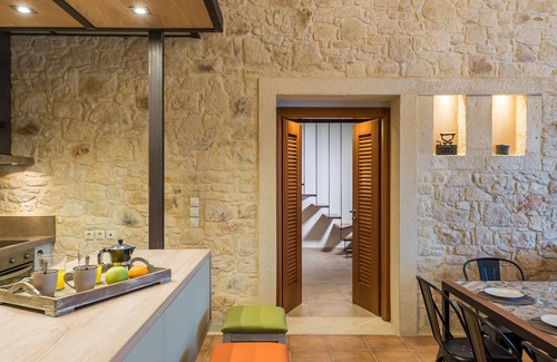 Agia Villa | Stylish, villa close to the beach with ocean view.