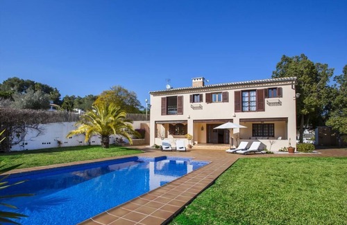 Tarraula House | Stylish villa with large pool overlooking Mediterranean garden