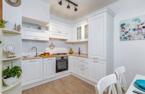 Cepic Villa | Stylish villa with swimming pool and garden