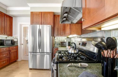 Windsor House | Stylish Vineyard Living at Winemakers Estate