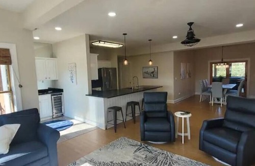 Manteo Condo | Stylish Waterfront/Marina Condo
