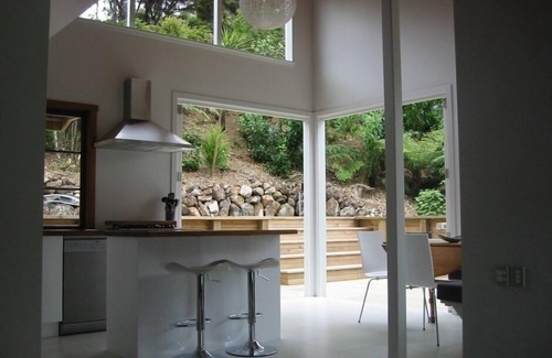 Ostend House | Stylish waterfront retreat - dramatic 180 degree views!