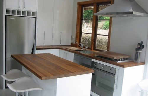 Ostend House | Stylish waterfront retreat - dramatic 180 degree views!