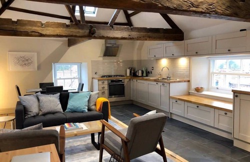 Wells Apartment | Stylish Wells penthouse with Cathedral views