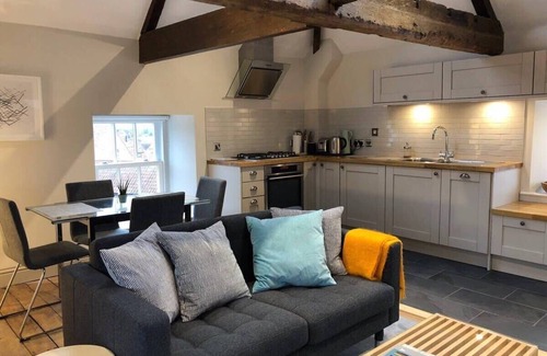 Wells Apartment | Stylish Wells penthouse with Cathedral views