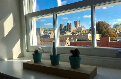 Wells Apartment | Stylish Wells penthouse with Cathedral views