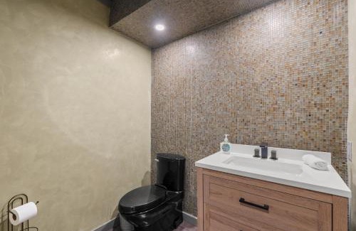 West Los Angeles Apartment | Stylish Westwood Condo, Near UCLA & Century City