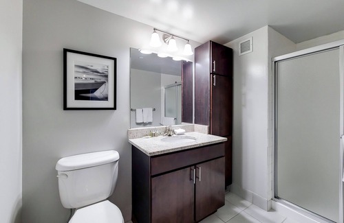 White Plains Apartment | Stylish White Plains 2 Bedroom, 5-Min Walk to Metr
