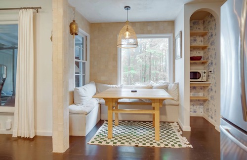 Willoughby House | Stylish Willoughby Hills Retreat w/Fireplace!