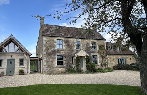 Whitley House | Stylish Wiltshire Country Cottage Retreat with Garden