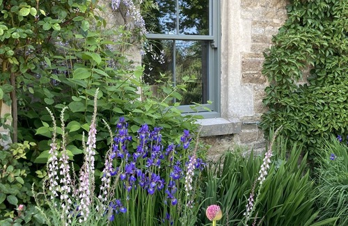 Whitley House | Stylish Wiltshire Country Cottage Retreat with Garden