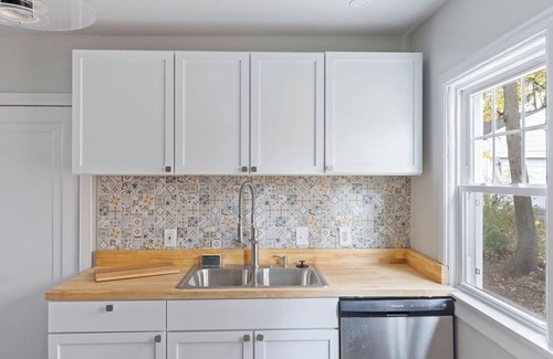Shaker Heights Apartment | Stylish Work-Friendly Shaker Heights 2BD near CLE Clinic