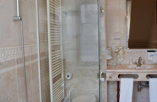 Sluis Hotel | Stylish Zeeland Stay – Near Sluis’ Best Cafés, Canal Views & Shopping