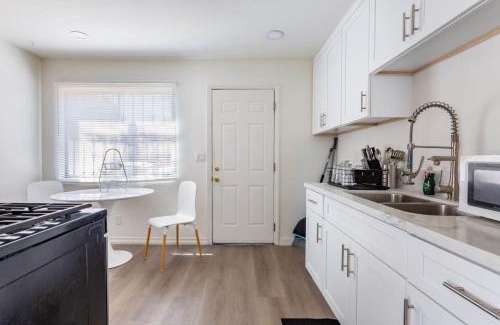 Los Angeles House | Stylish2BR Patio BBQ Parking Downtown LA
