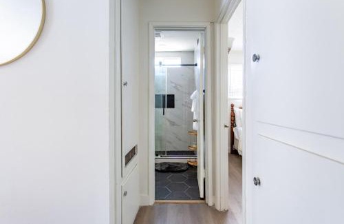 Los Angeles House | Stylish2BR Patio BBQ Parking Downtown LA