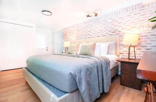 Winter Garden Apartment | StylishAptWtrGrdnOppLake&Prk&Yrd