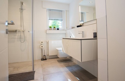 Bensberg House | (¯` · ._. · Stylishly furnished holiday home for high demands · ._. · ´¯)