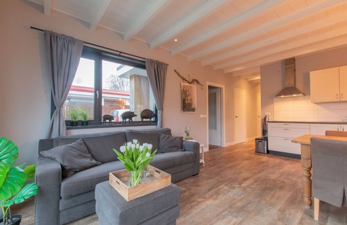 Baarland House | Stylishly furnished bungalow in Baarland