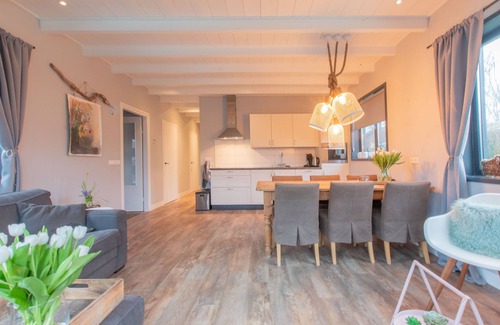 Baarland House | Stylishly furnished bungalow in Baarland