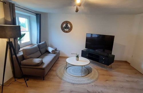 Waltenhofen Apartment | Stylishly furnished vacation apartment "Am Illerradweg" with garden