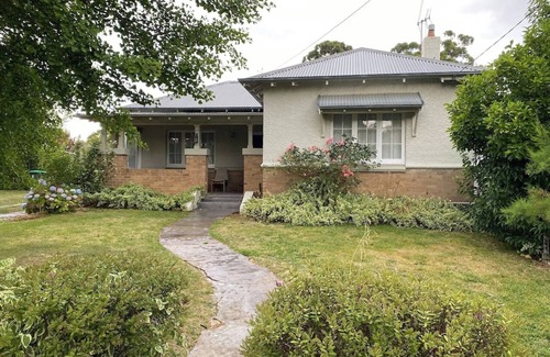 Orange East House | Stylishly renovated bungalow