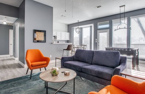 Elmo House | Stylishly Updated 3 Bedroom / Foosball Table!