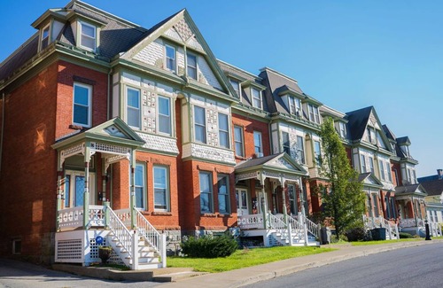 Poughkeepsie House | Stylist and spacious centrally located one bedroom apartment