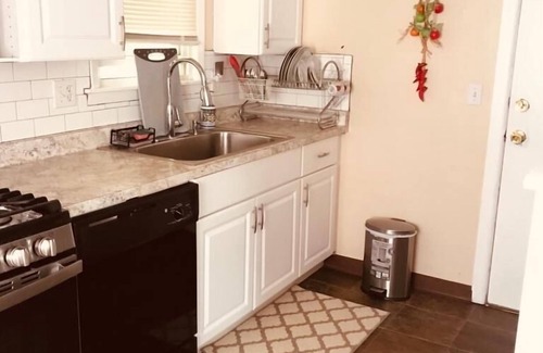 Cheektowaga House | Stylist cozy Apartment [Smoking, Vaping,E-cigarettes Not Allowed]