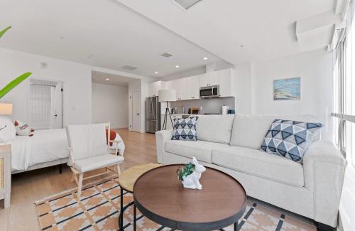 Wilshire Center Apartment | Stylist Downtown LA Gateway- Studio Apt