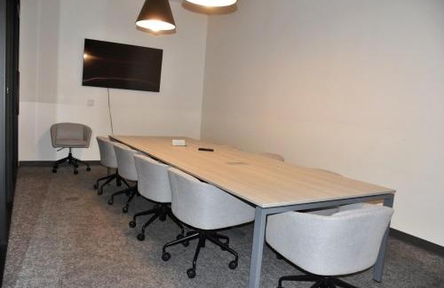 Wilshire Center Apartment | Stylist Downtown LA Gateway- Studio Apt