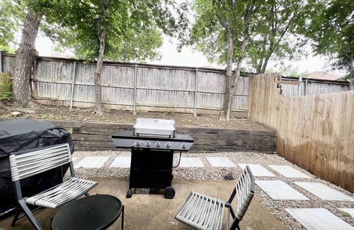 South Arlington House | Stylist home ~free 5 mins park & walk to AT&T Stadium