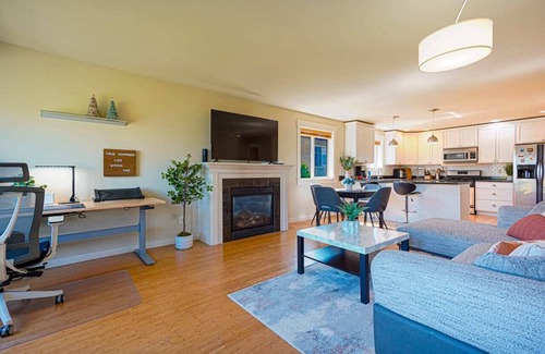 Greenwood House | Stylist Home with Dual Suites near Green Lake