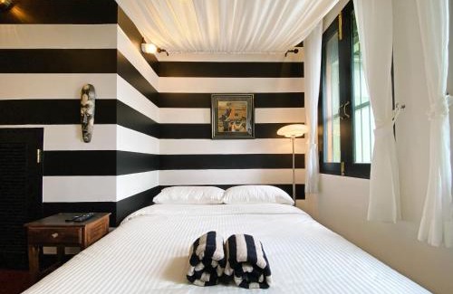 Chakkrawat House | Stylist Siamese Design House Steps To Chinatown - Self Check In