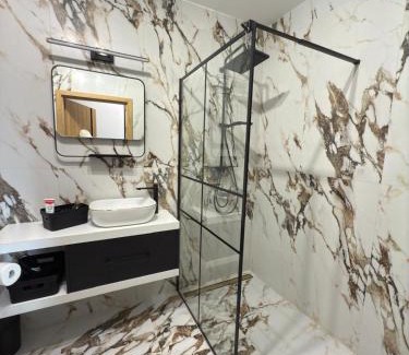 Nysa Apartment | Stylowy apartament z ogródkiem i tarasem