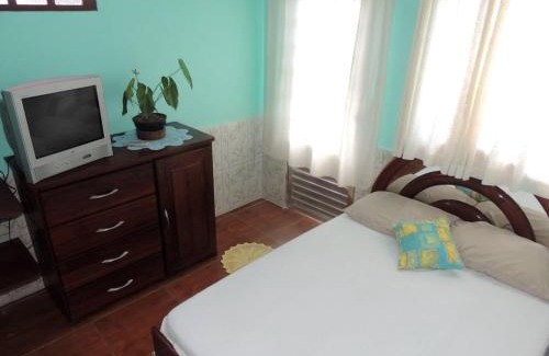 Bairro da Enseada House | Suíte 5 com piscina e wi-fi em Caraguatatuba