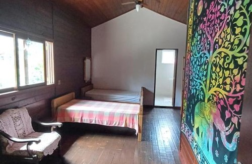 Rio Vermelho Sul House | Suíte Ampla em Casa Familiar com acesso a Lagoa