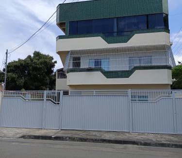 Parque Jacaraipe House | Suíte bem localizada, perto da praia, ar-condicionado e garagem